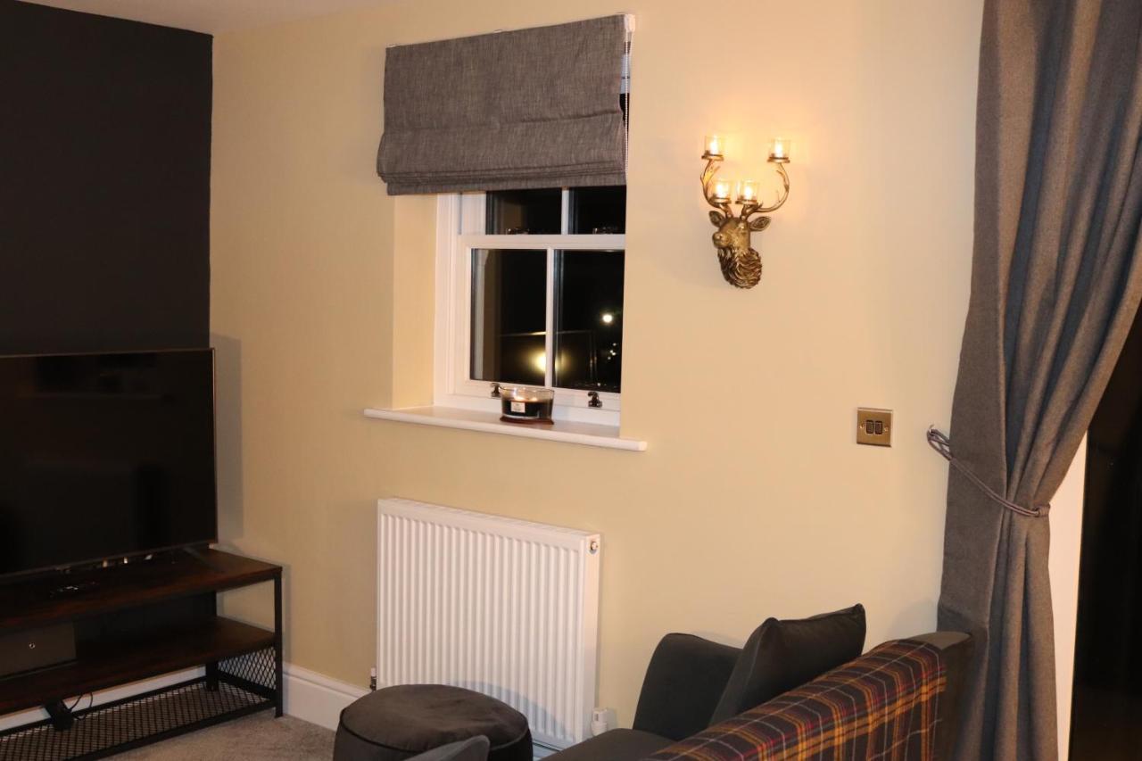 Holiday home Canal View With Log Fire & Parking *