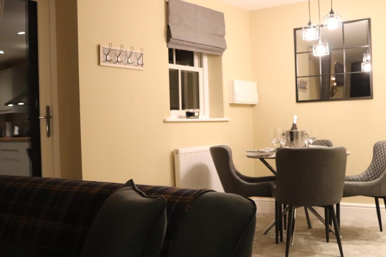 Canal View With Log Fire & Parking * Blisworth