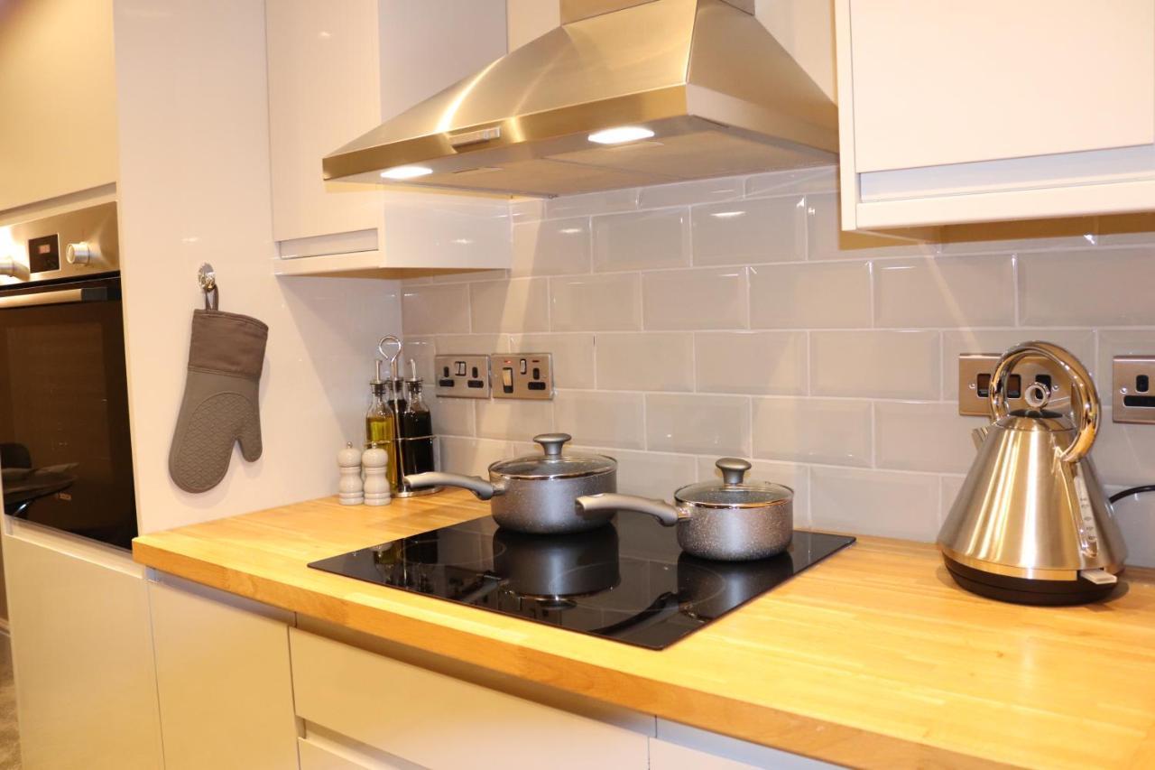 Canal View With Log Fire & Parking Holiday home *